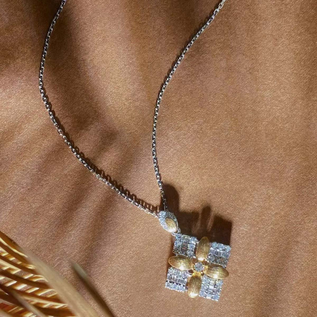 Natural White Diamond Rhombus+Quatrefoil Necklace D0.40ct, 18K